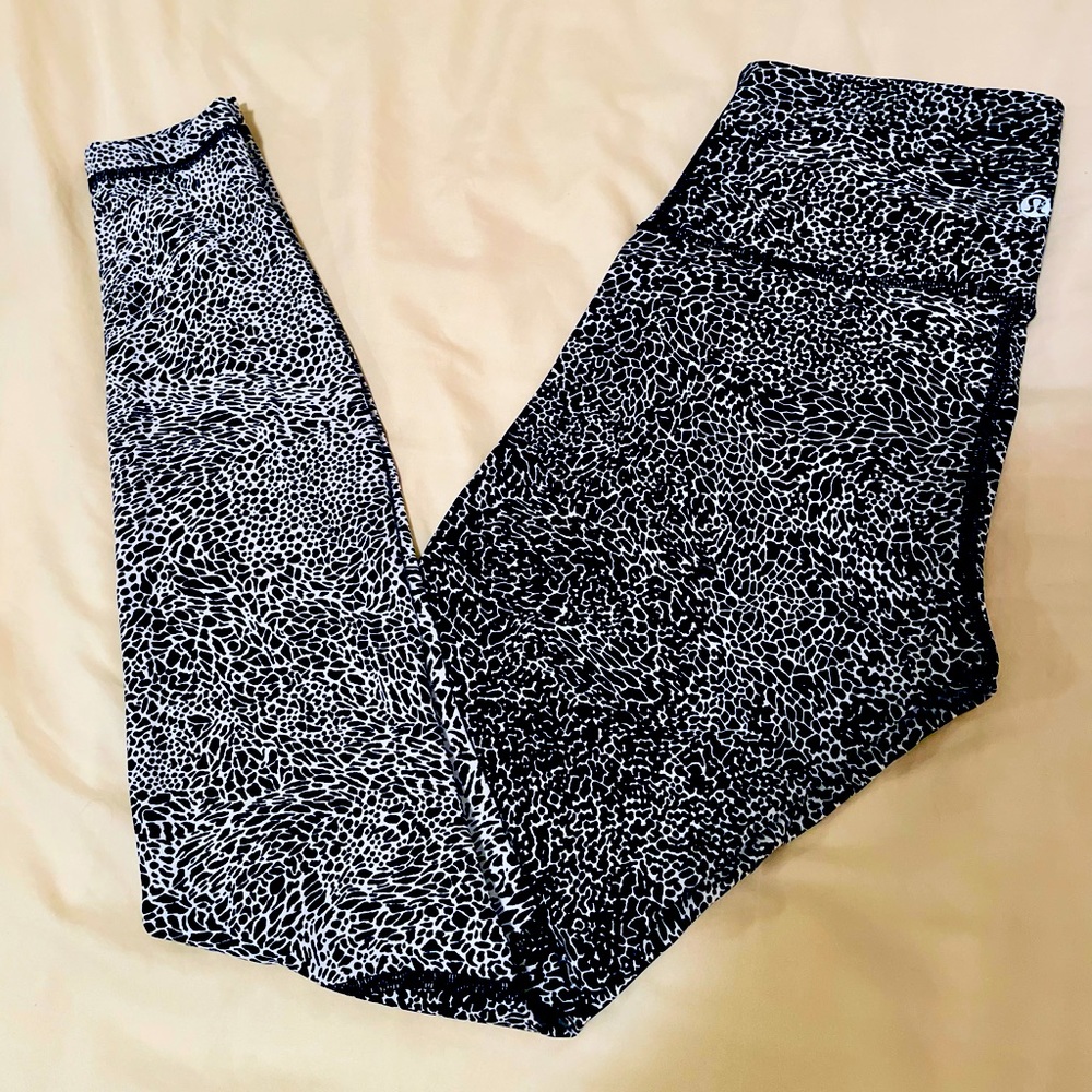 Lululemon women’s leopard-like yoga pants/leggings